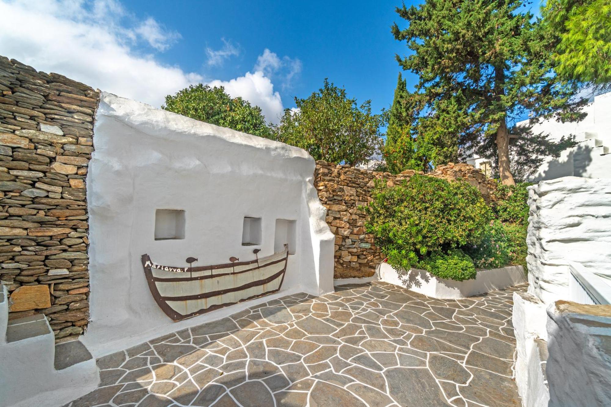 Rabagas Suites Luxury - In The Heart Of Sifnos อพอลโลเนีย ภายนอก รูปภาพ